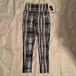 NWT Ryderwear Scrunch Bum Leggings